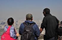 Com o Pablo e a Andrea, observando a cidade de Santiago, capital do Chile, do alto do Cerro San Cristobal